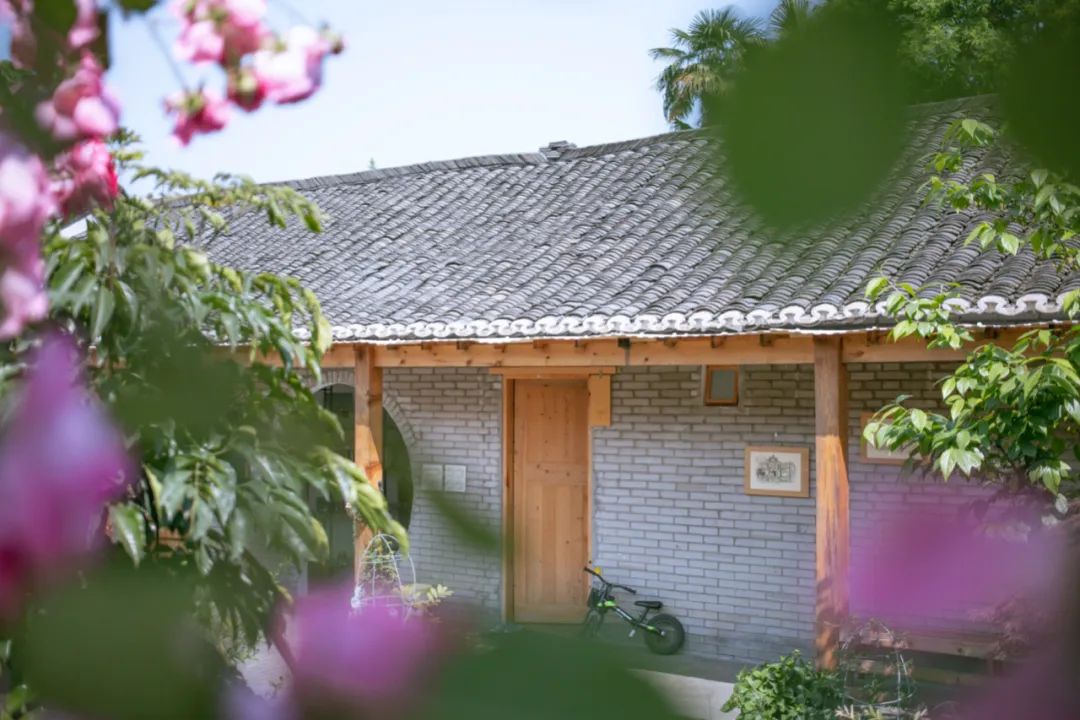 11 个陌生人同居 3 年,私生活首次曝光 | 看似佛系,实则野心勃勃-127