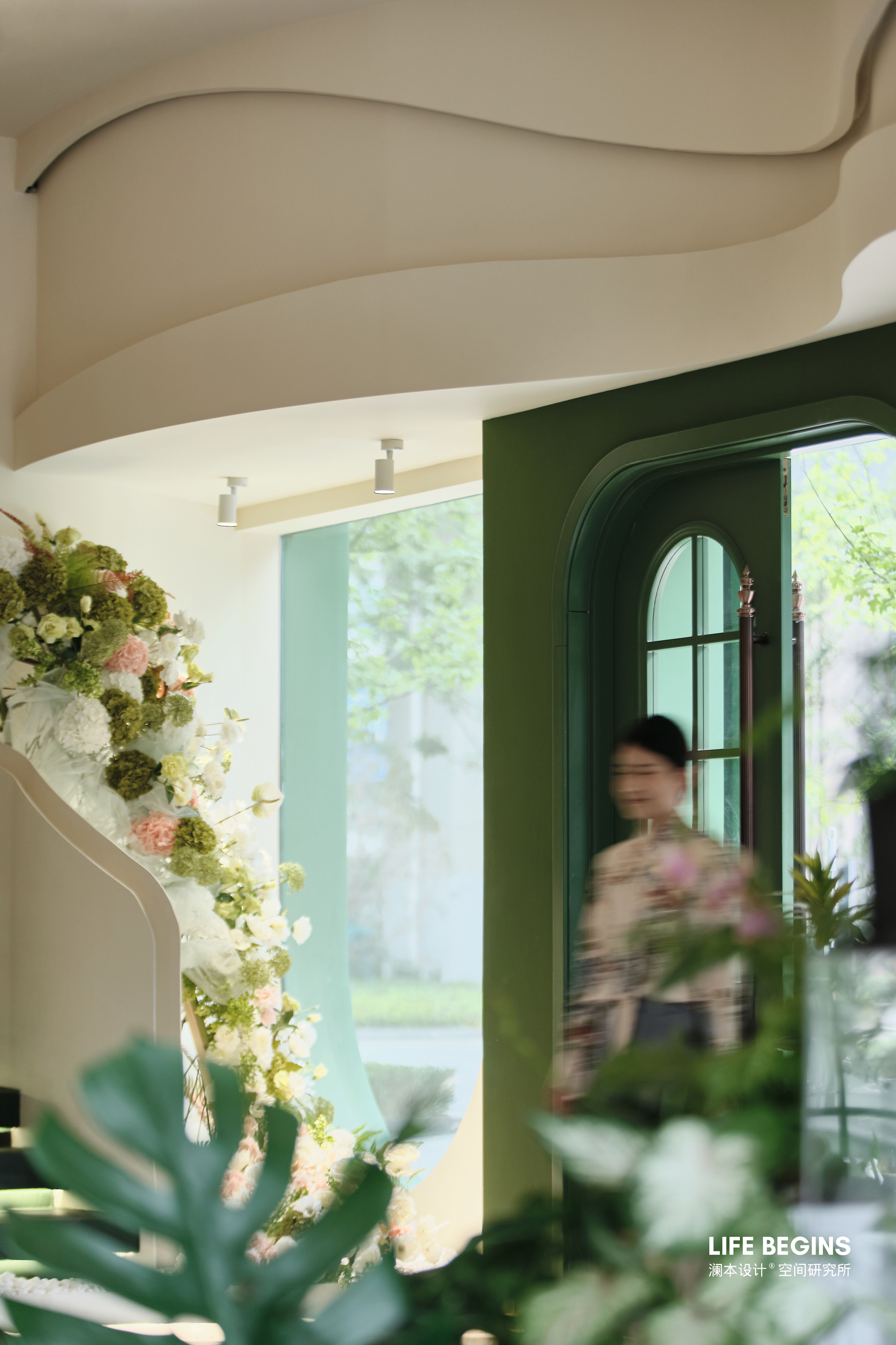 不止玫瑰咖啡鲜花店丨中国南京丨L.A.B DESIGN（澜本）-35