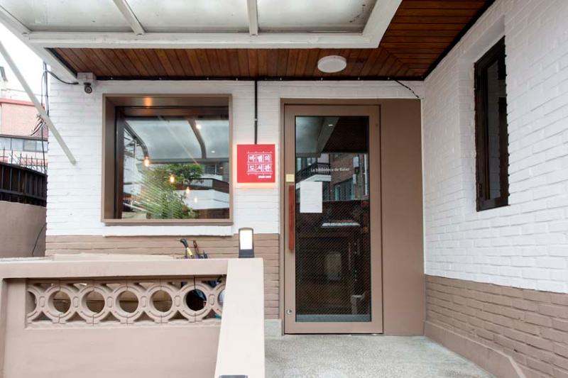 24 平米小屋变身创意图书馆-4