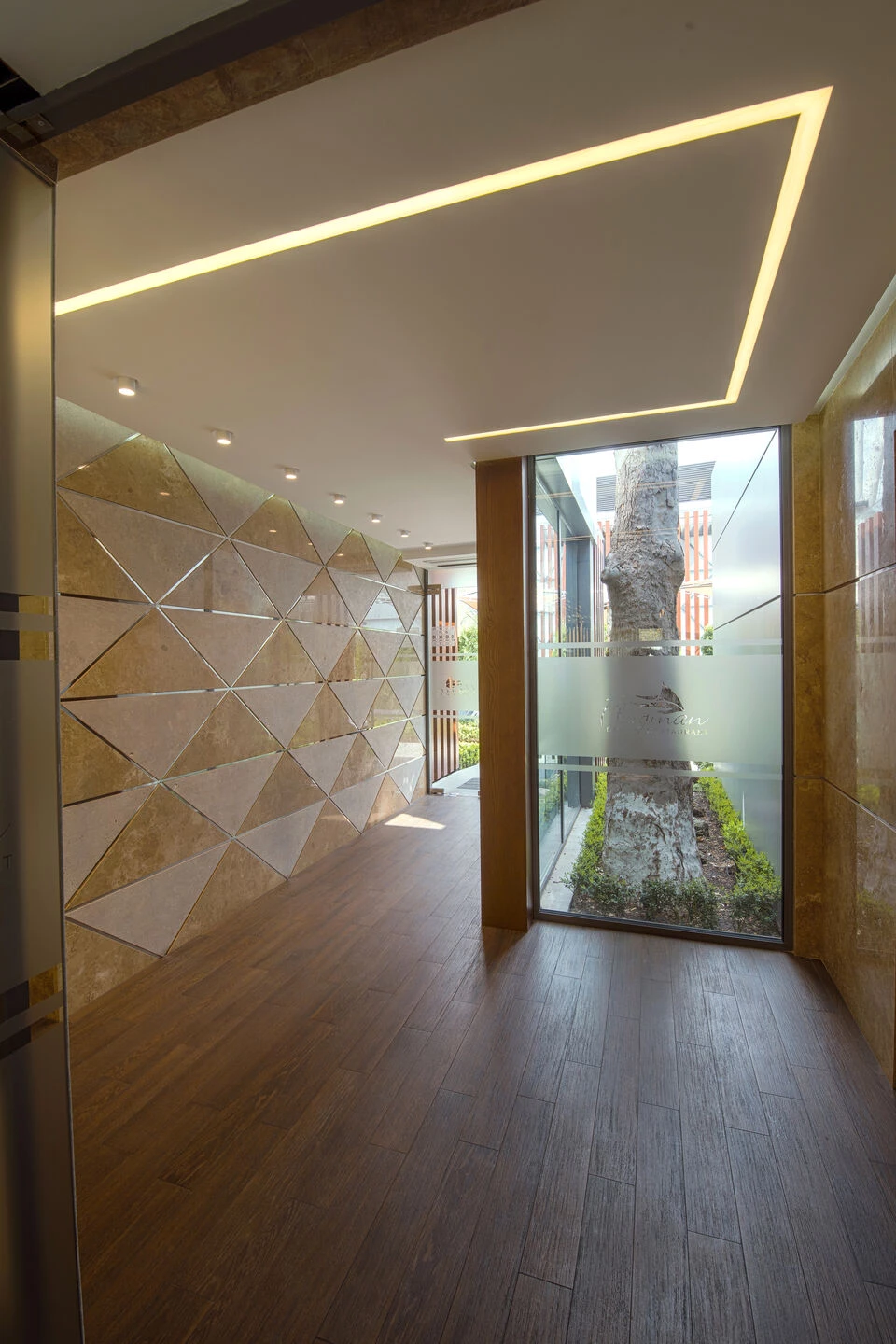 亚美尼亚“旗帜”餐厅丨GDG-22