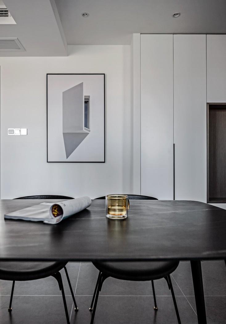 极简白色空间，功能与美学的完美融合-32