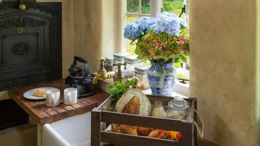 Маленькая дача в Англии посреди леса | 10 фото-9