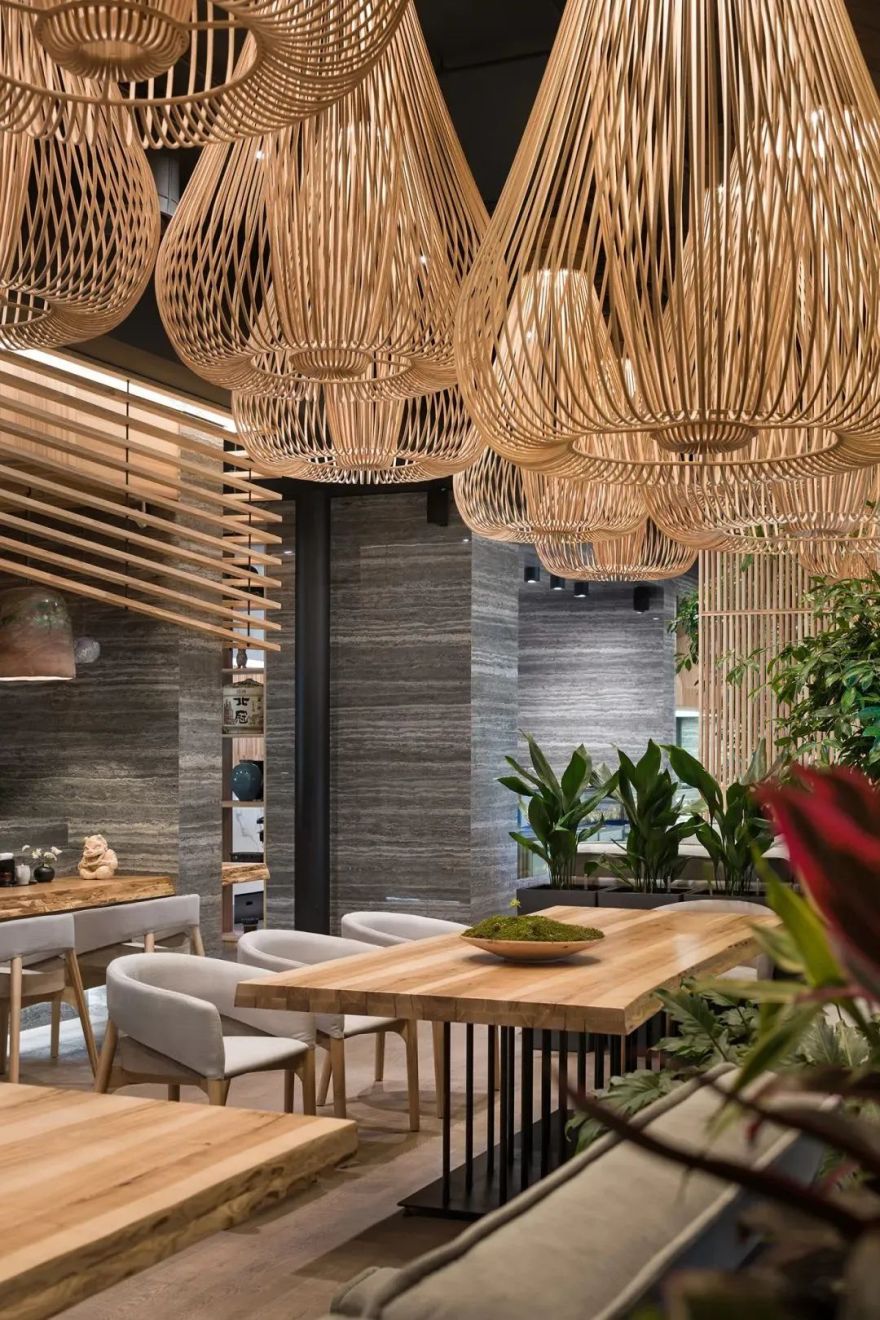 乌克兰最大日本餐厅,800㎡的创意迷宫-22