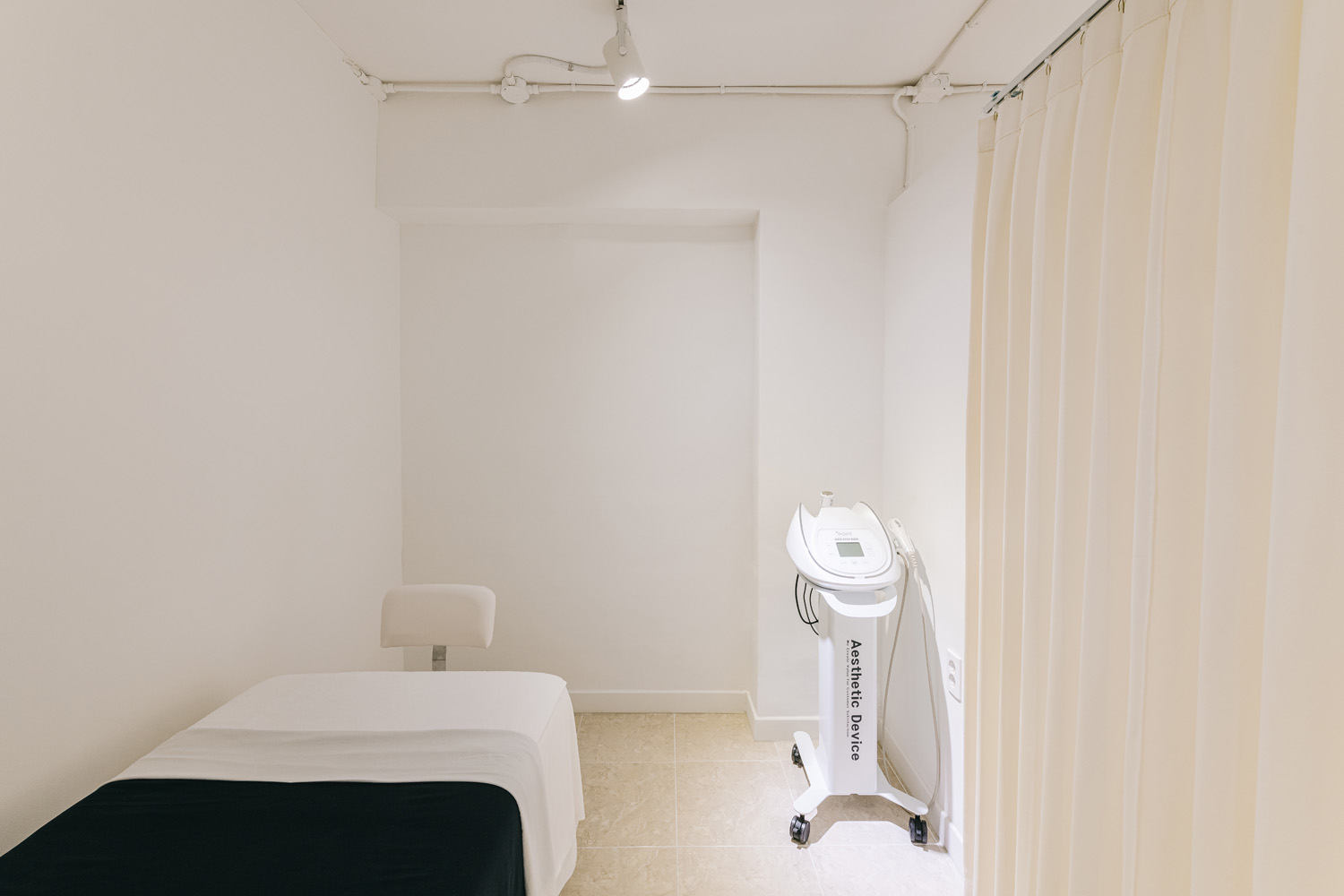 简约 20 平护肤店设计 展现皮皮肤管理空间魅力-11