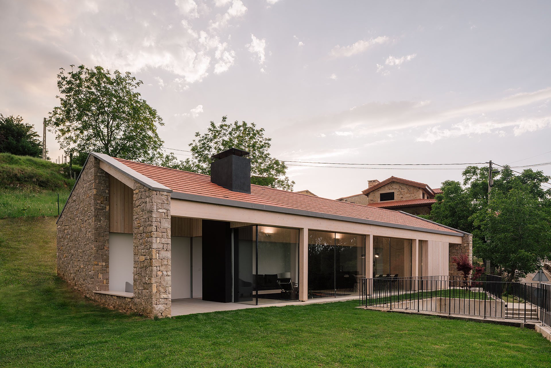 融合传统与当代的西班牙乡村别墅设计-48