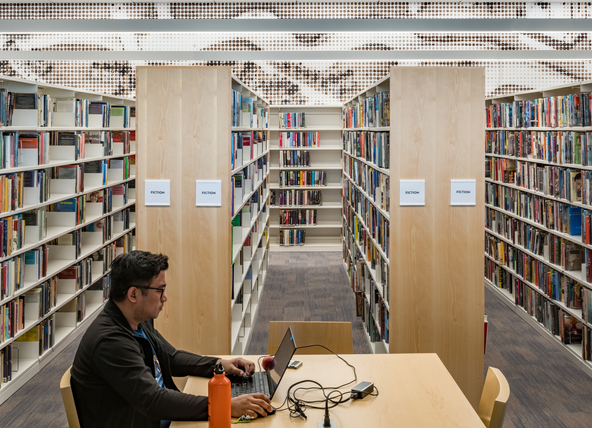 Charlotte & William Bloomberg Medford Public Library / Schwartz/Silver Architects-49