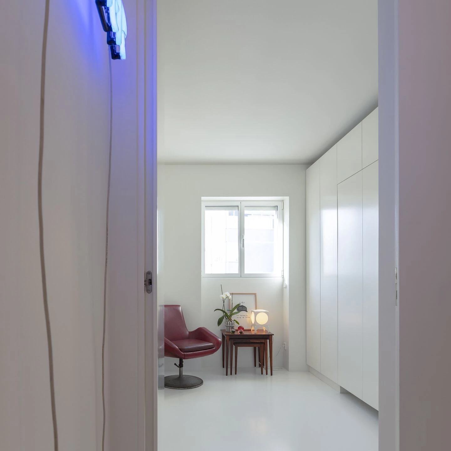 里斯本顶层公寓,白色简约风营造明亮空间-29