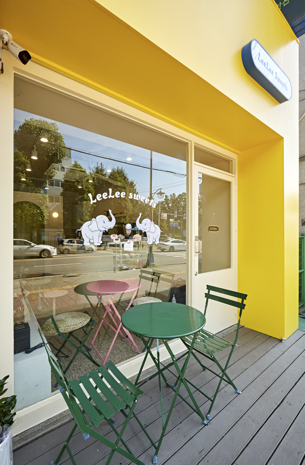 蓝色外观的 8 平米拘留室，极简主义的完美体现-15