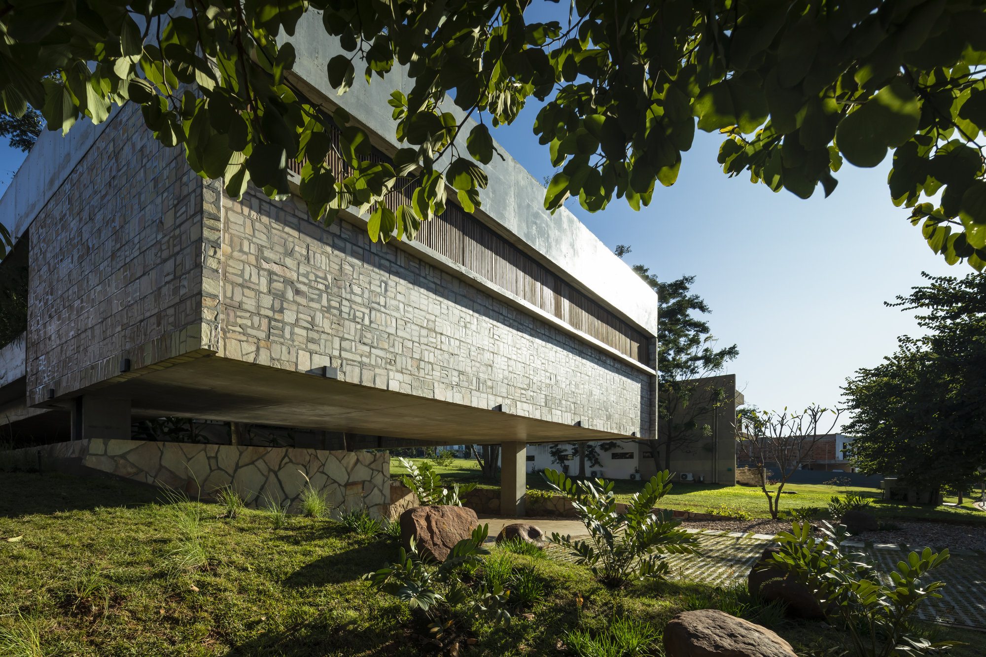 Yvyraju 住宅丨巴拉圭丨OMCM arquitectos-47