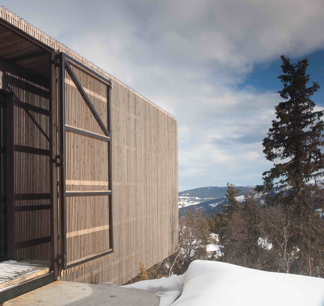 挪威 Kvitfjell 滑雪场上的“冬季景观中的夏季小屋”-41