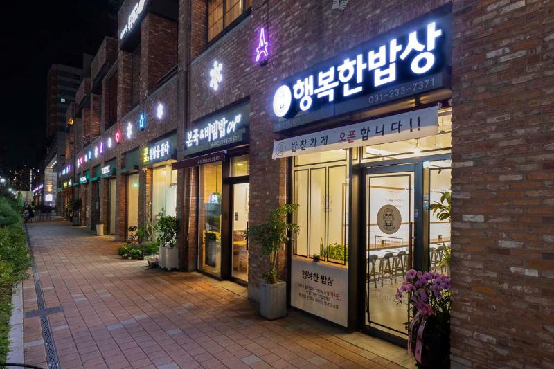 18 平幸福餐桌 | 极简主义小餐厅设计-9