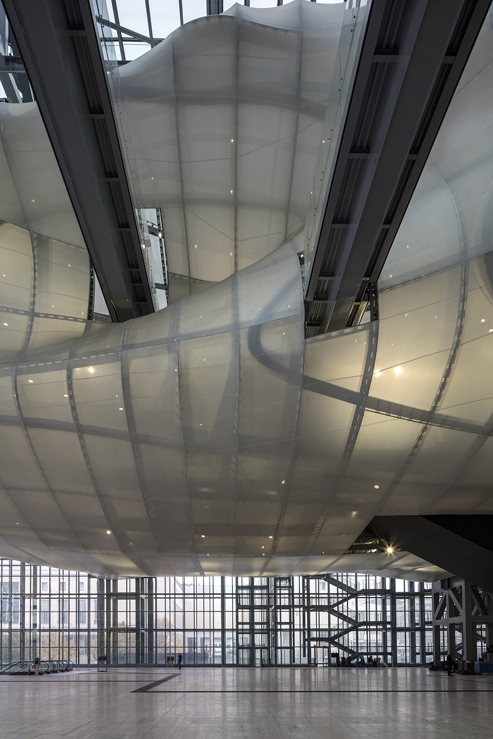 新罗马EUR会议中心和酒店 & “云” / FUKSAS-114