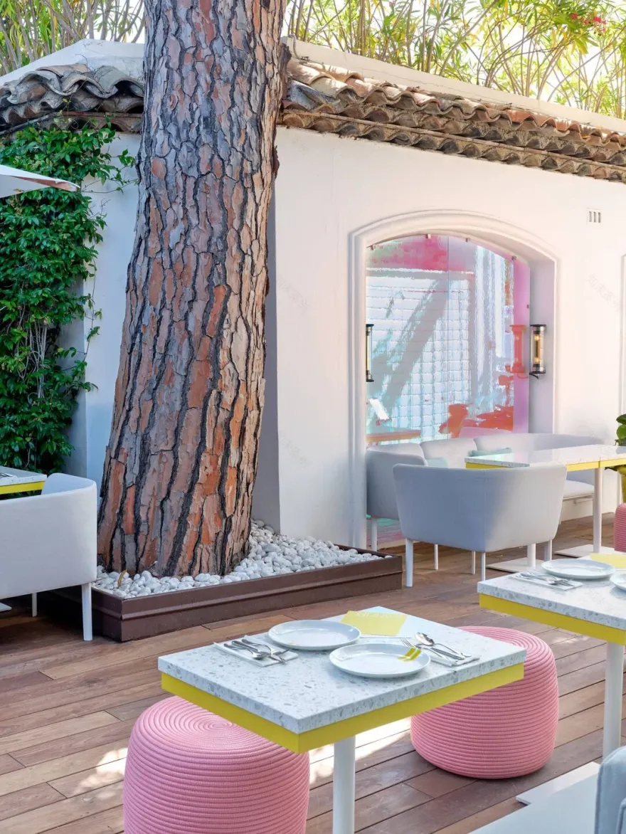 色彩盛宴 · Pharrell Williams 与 Jean Imbert 的法国圣特罗佩兹餐厅设计-12