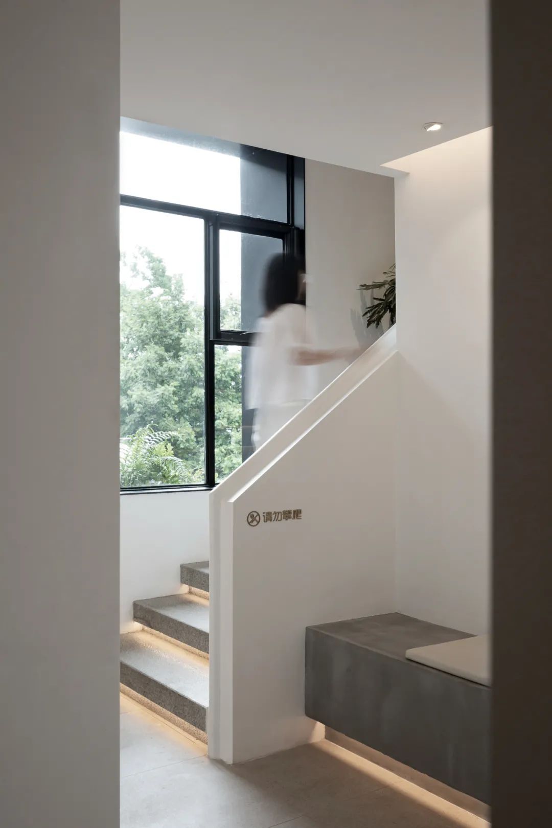 杭州“欢牛蛋糕屋”打造奶油蛋糕盒子空间-32