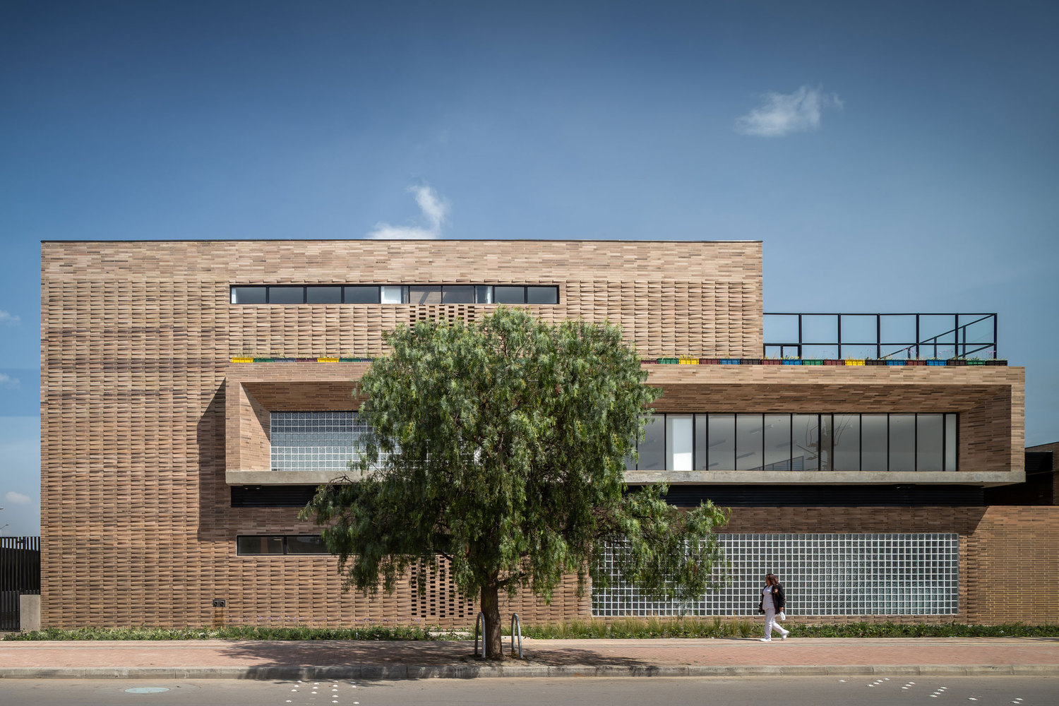 灵活空间与户外融合的哥伦比亚幼儿园设计-14