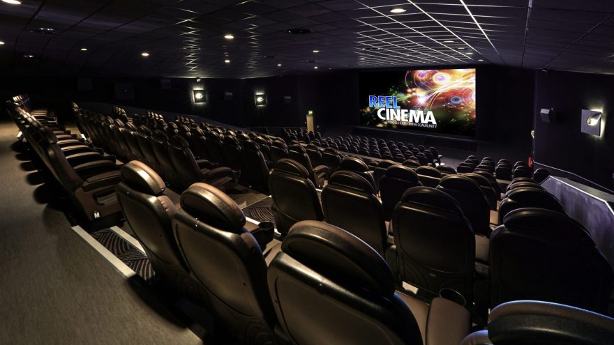 卷轴电影院;胶片电影院
注:reel常见有卷轴;胶片等意思,结合语境Cinema推测此处Reel若代指影院播放形式可理解为与胶片播放有关,所以有以上两种翻译,在没有更多背景信息下难以确定唯一含义若需更精准的唯一翻译,可提供更多原文语境 丨NBDA Architects-20