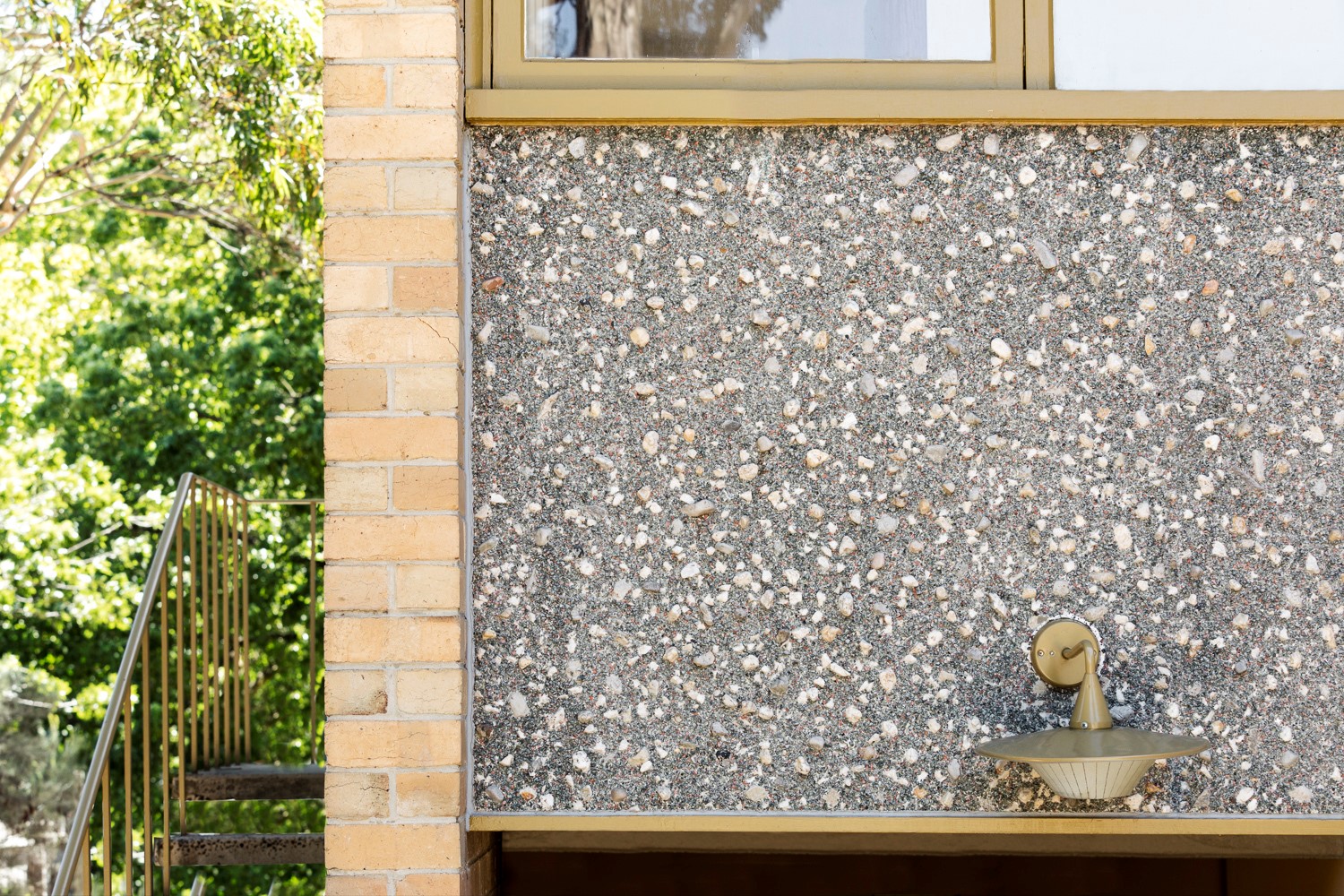 现代主义之家 | 双层仓库变多彩庆典空间-1