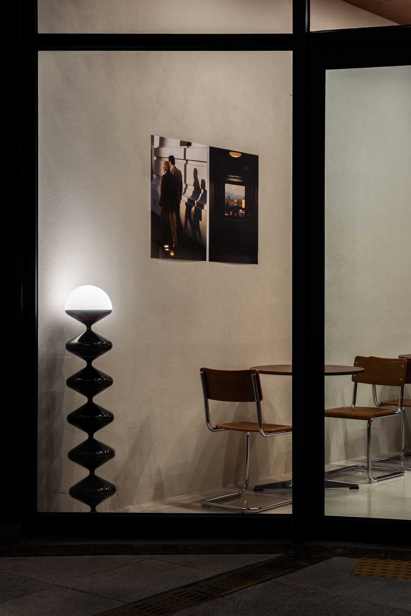 白色与木纹的 13 平贝克里咖啡厅设计-14