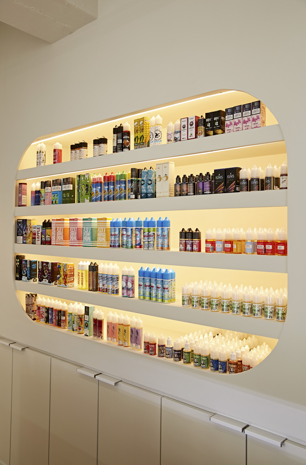 简约风格电子烟专卖店，设计亮点一目了然-12