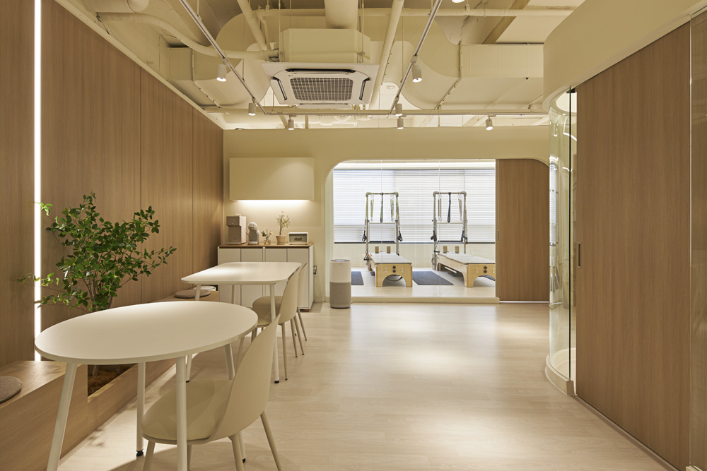 白色与木质，打造高级设计感的 26 平米小空间-3