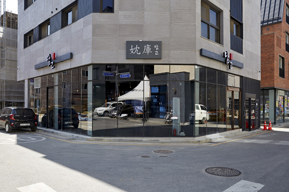 现代简约别墅 | 光影艺术的完美呈现-2