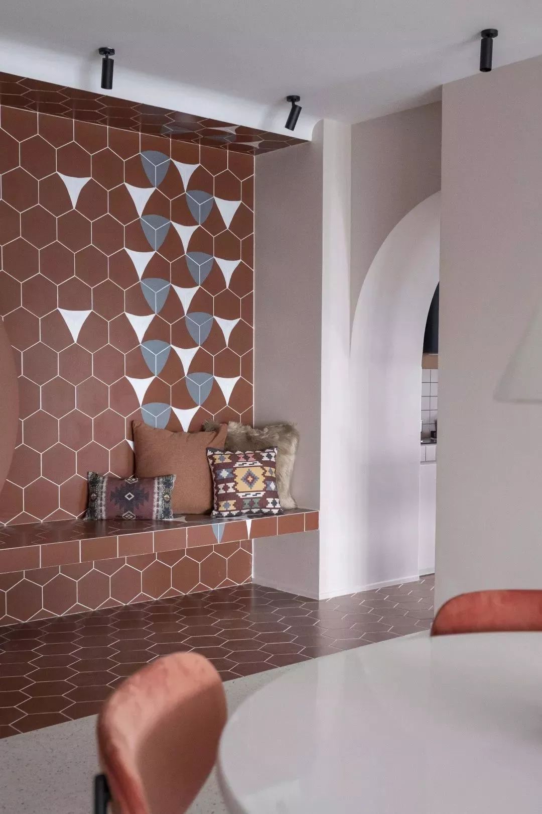 重庆 130㎡度假风家居，沉静文艺的异域空间-24