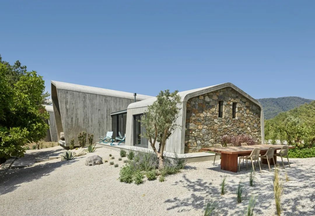 乡村混凝土住宅，多重空间与自然融合-11