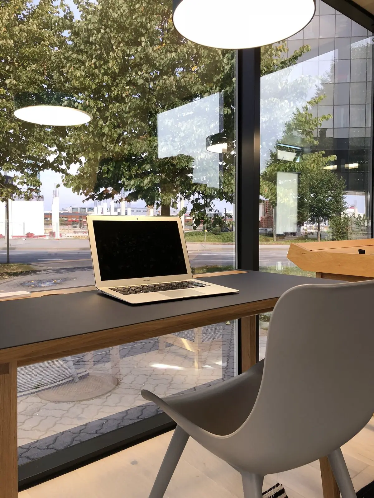 亚马逊推出 10m²镜面迷你屋，完美融入自然风景-5