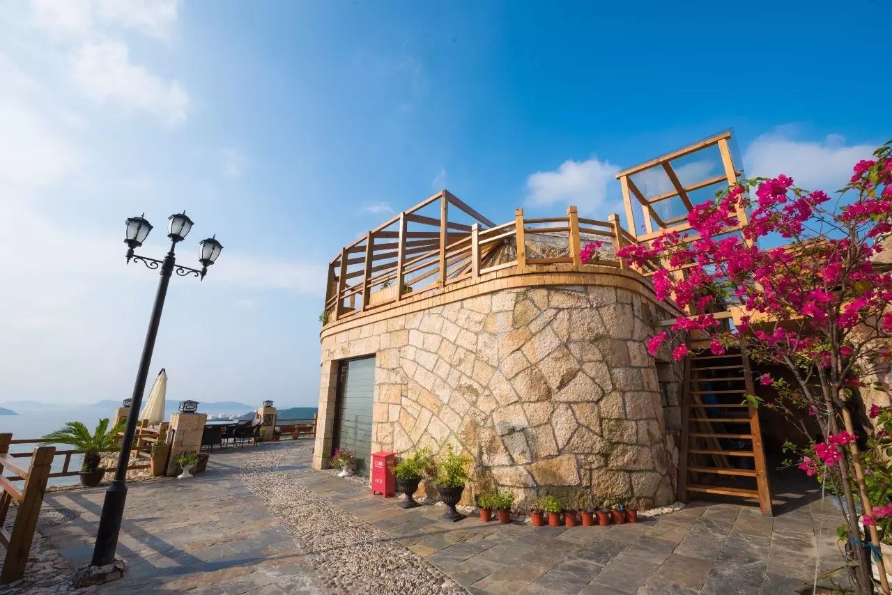 放弃百万年薪，回乡在海边建起一座石头房，他在追梦途中找到了诗和远方！-84