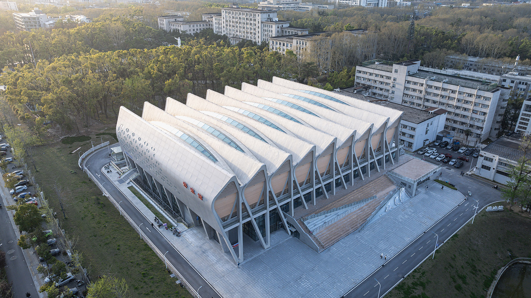 华中科技大学游泳馆丨中国武汉丨华南理工大学建筑设计研究院有限公司孙一民工作室-16