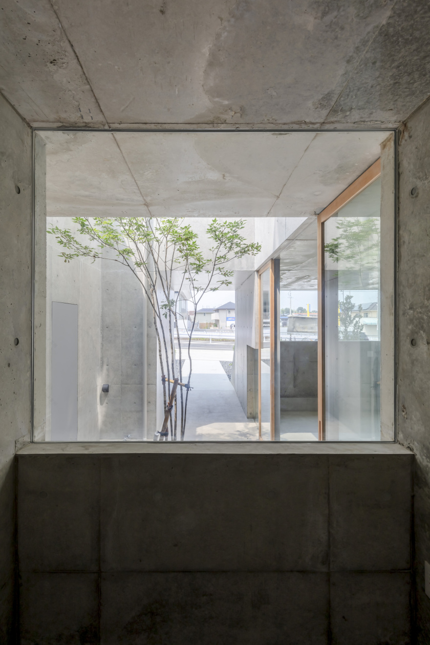 House with Hooked Multi Level Crossing / ihrmk-33