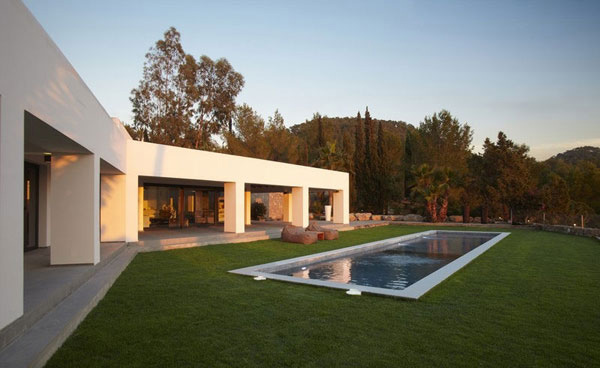 西班牙伊维萨岛海边现代简约别墅-37