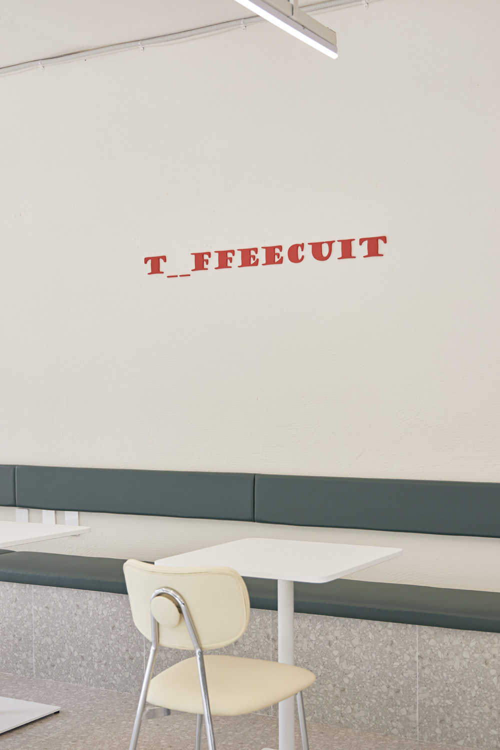 绿色室内设计，15 分满分的宁静咖啡厅-15