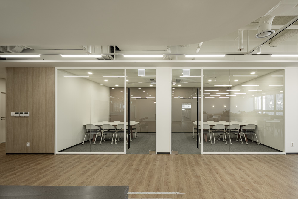 白色与木色，打造 250 平米高级办公空间-10