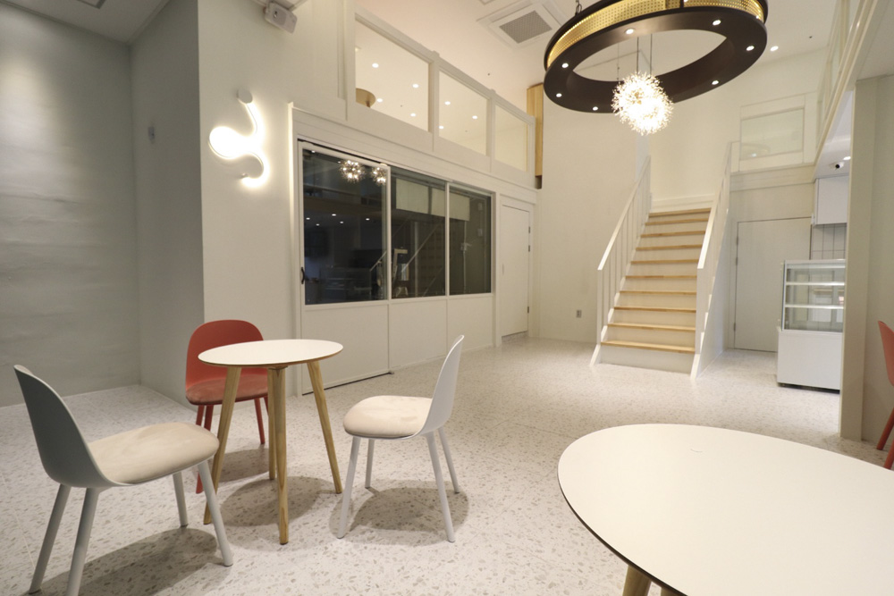 40 平釜山复式咖啡厅的间接照明设计-4