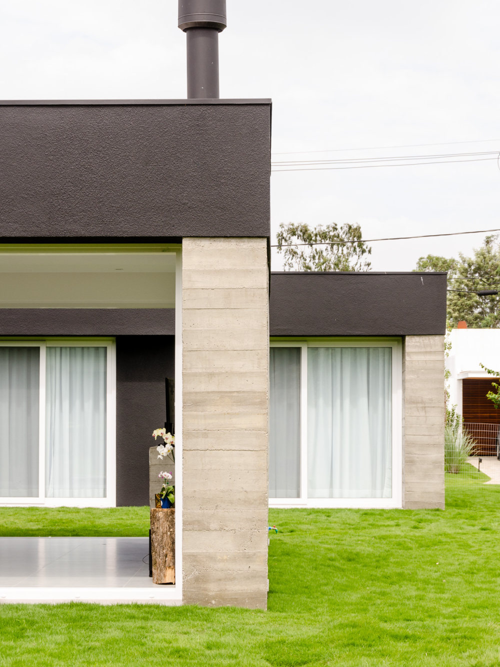 巴西简约住宅设计,展现混凝土与光影之美-22