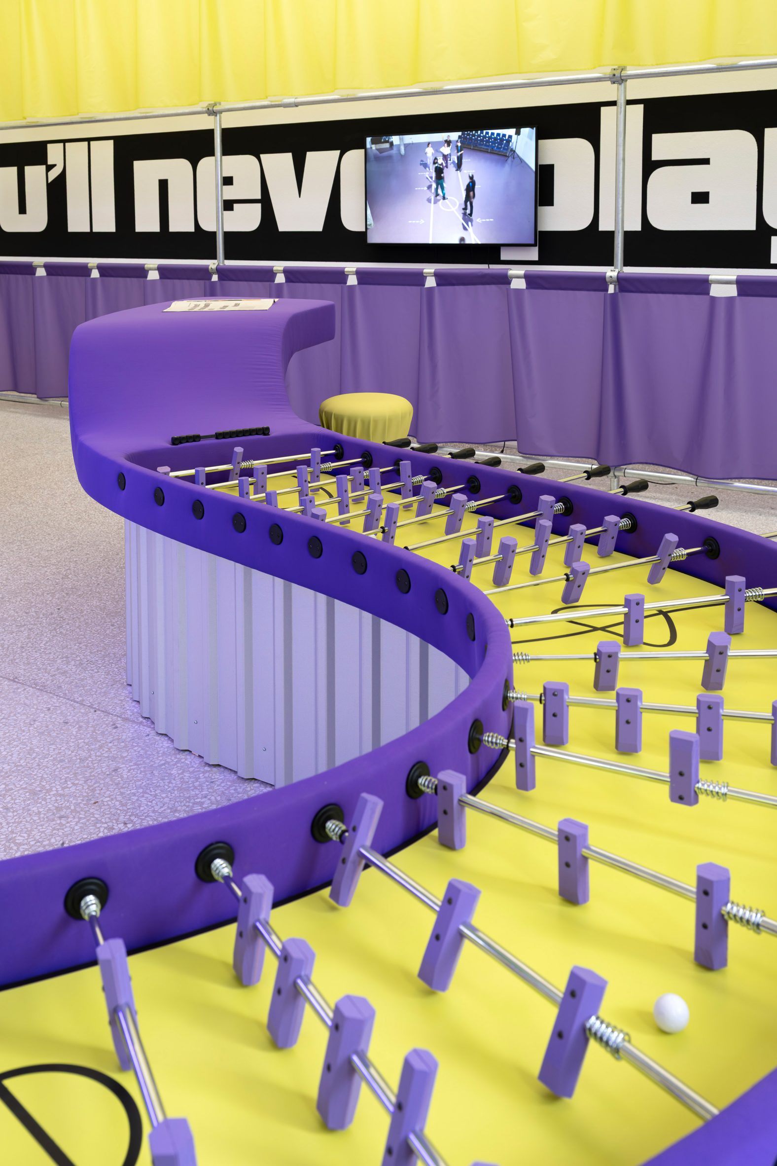 Sidelined（荷兰馆改造的动态体育酒吧）丨Amanda Pinatih,Gabriel Fontana-11