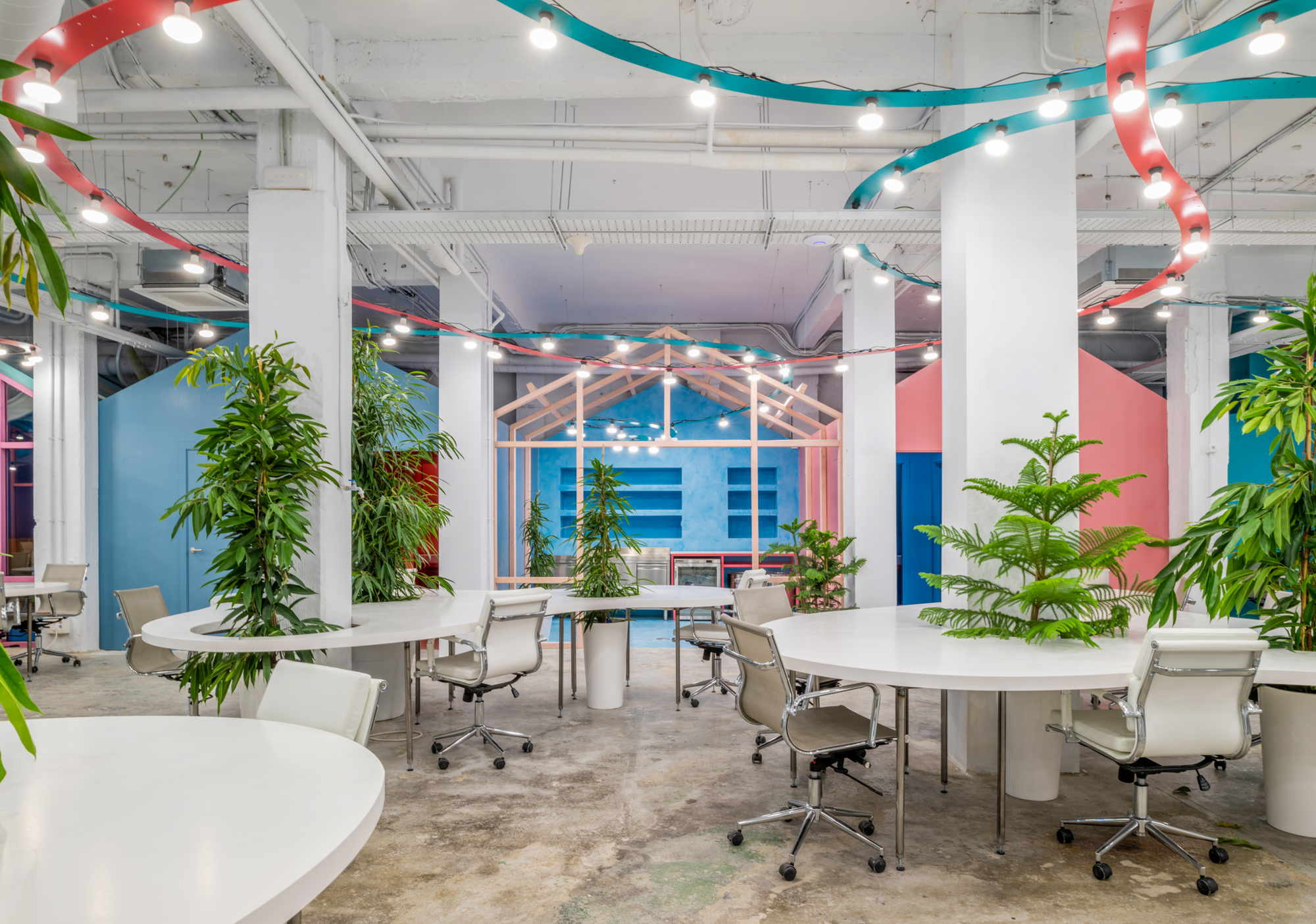 Office and Set of TV Ponyo en el Garage / Fast and Furious Production Office-13