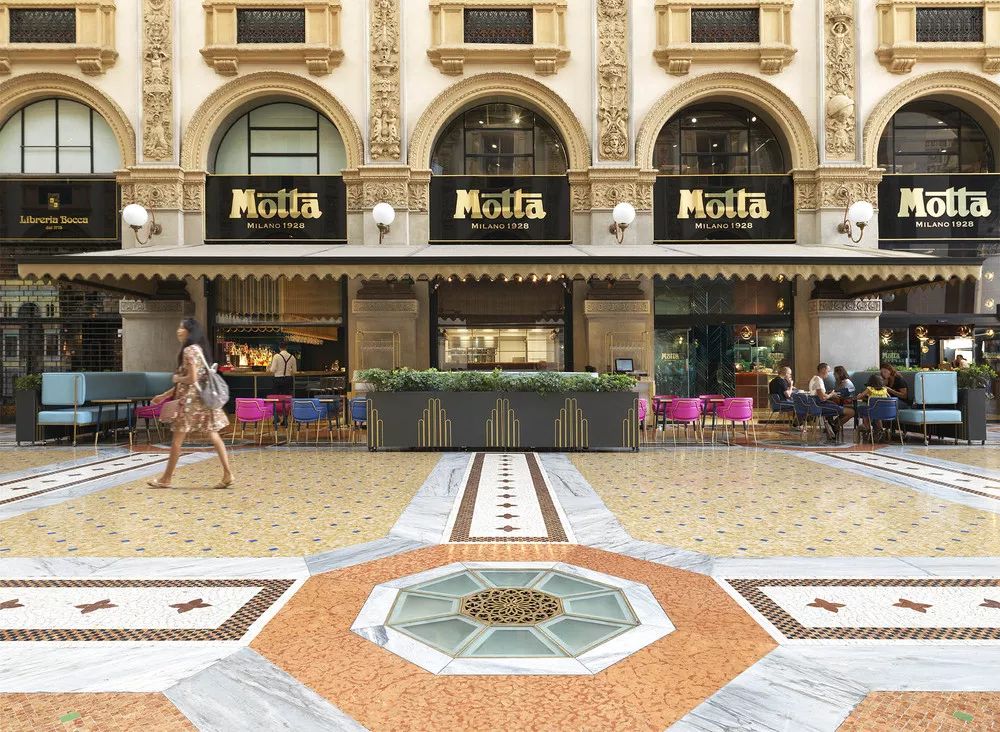 复古胡桃木 黄铜 Motta国外轻奢咖啡店  COLLIDANIELARCHITETTO-0
