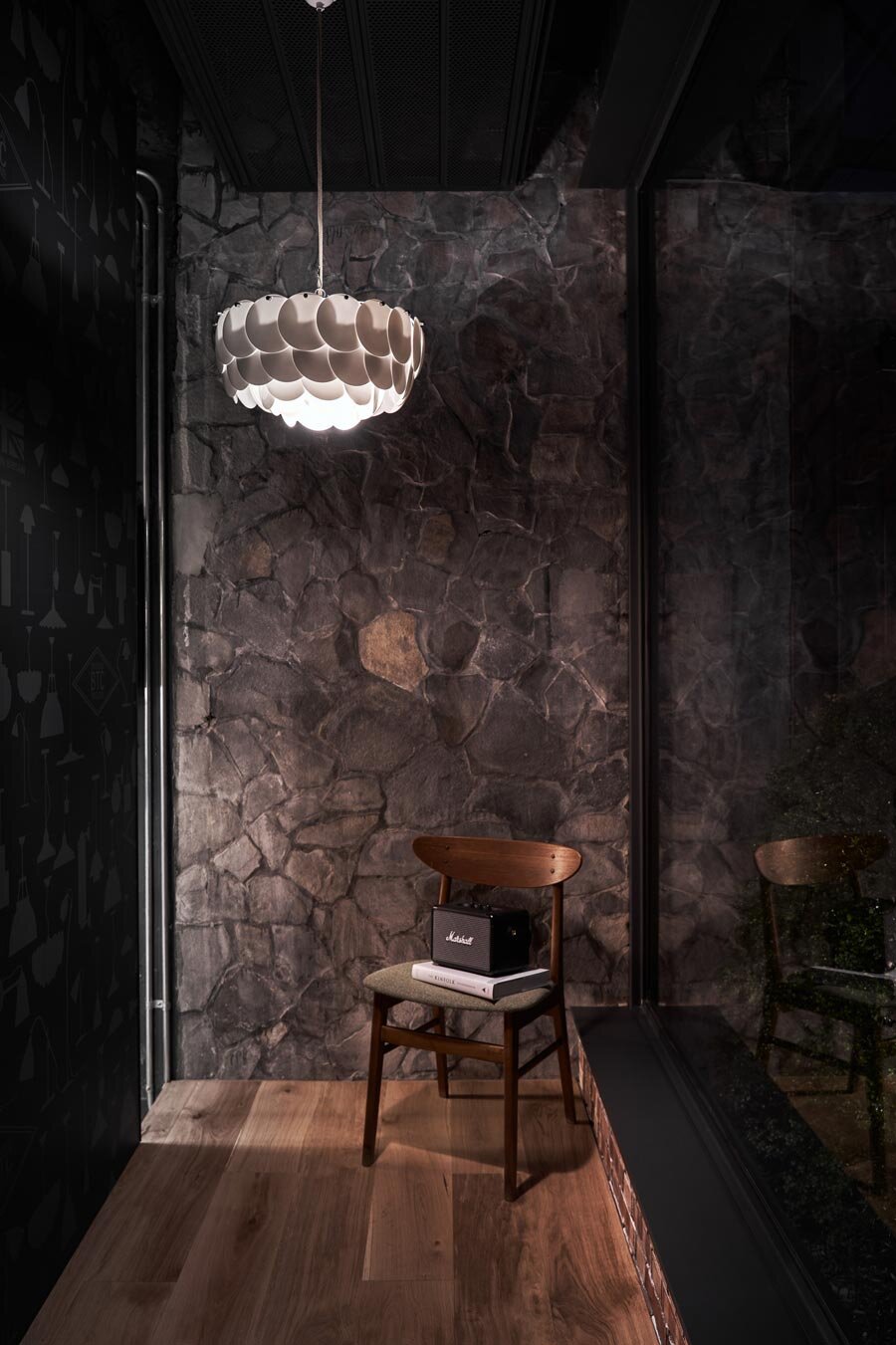 曲徑深處流淌的曖曖微光，宛如博物館的光之藝術：英國燈飾品牌Original BTC 落腳飄散桂花香的台中老宅 — Hey!Cheese-11