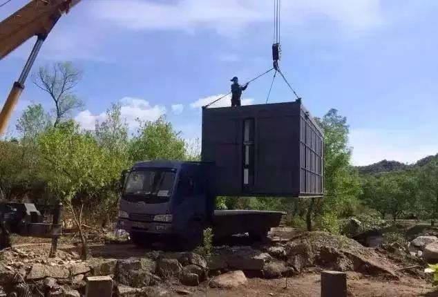 四个老男孩租下2500亩山谷,用集装箱搭出梦想中的家!-91