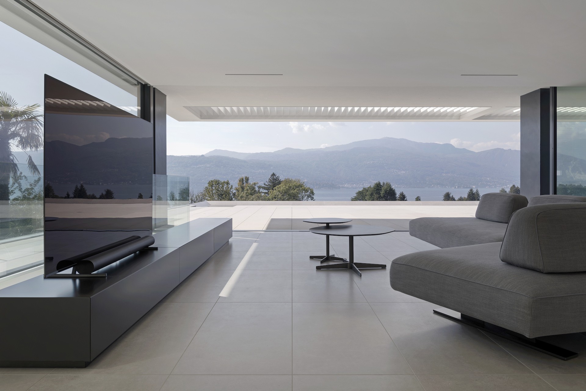 现代简约山坡别墅-23