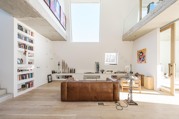 荷兰沙丘上的现代“岩石”别墅-7