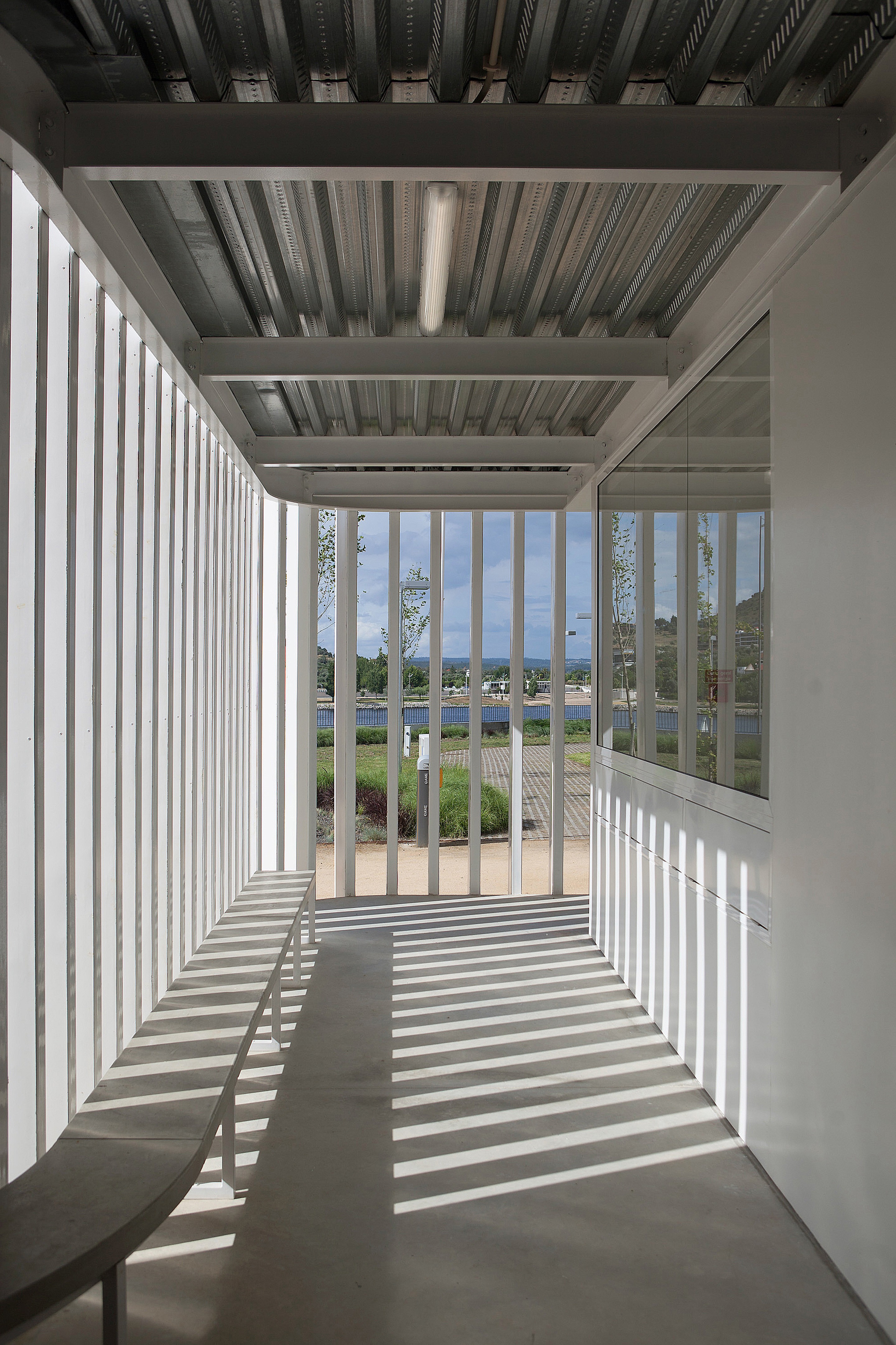 河岸边的有机连通结构-12