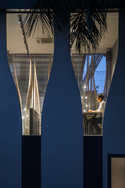 越南 IPPUDO 餐厅——绿植与木筷的多层空间叙事-26