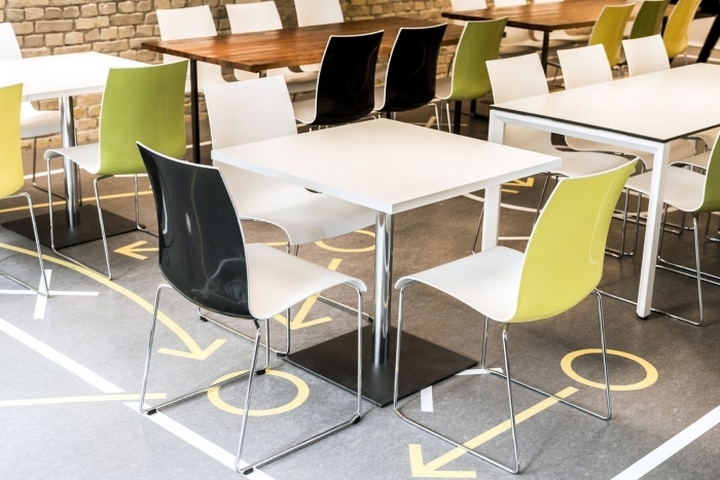 Onefootball足球主题办公室设计-11