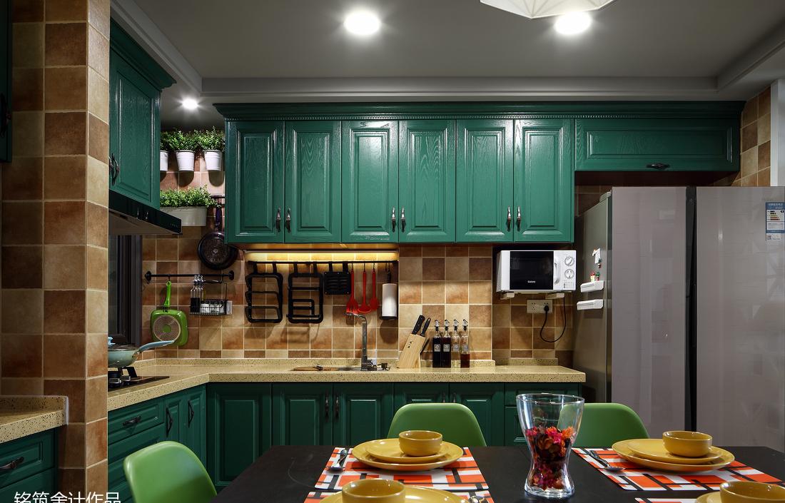 瓦雀空间设计 | 色彩碰撞与功能融合的复古风家居-10