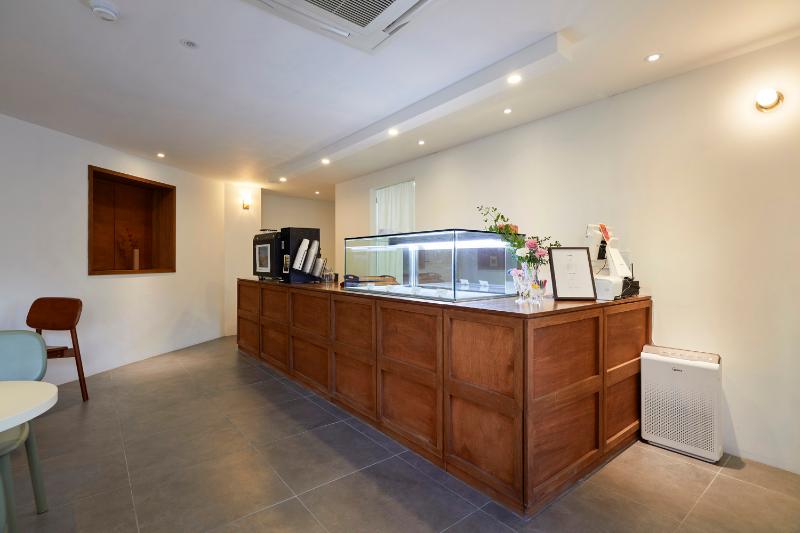 18 平极简蛋糕店 | 白色&原木的精致空间-6