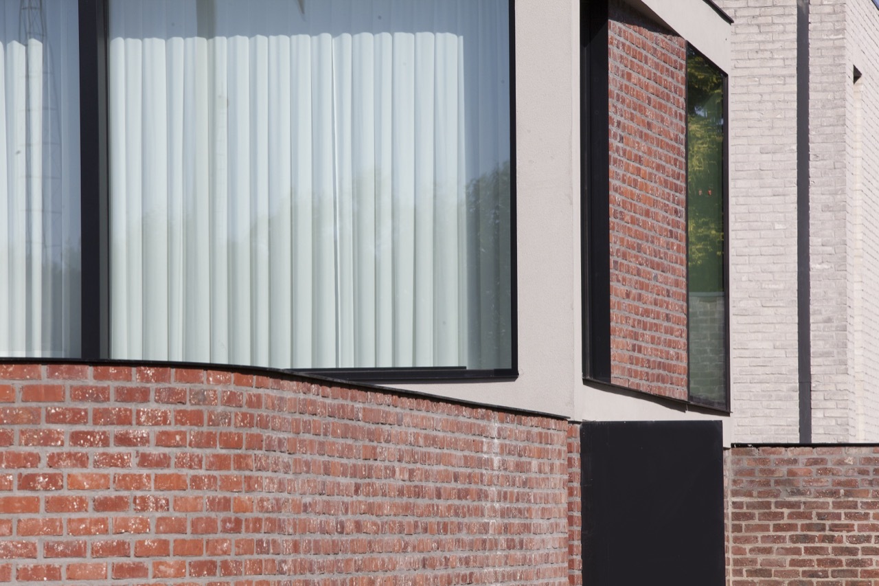 比利时哈塞尔特现代家庭住宅-57