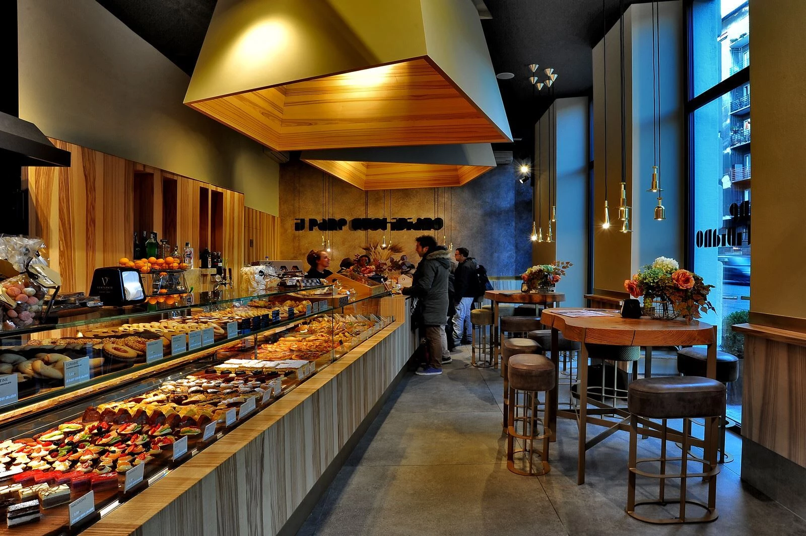 意大利热面包店的动感空间设计丨意大利的里雅斯特-10